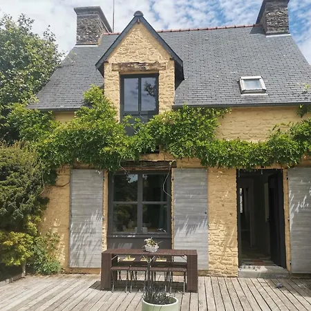 Holiday home Gites La Rifflais Langrolay